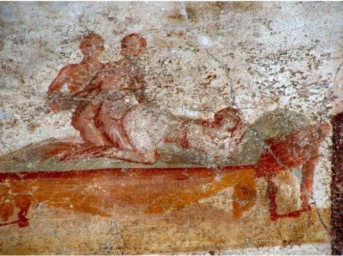 Antica-roma-sesso-a-tre-tra-gli scavi-di-Pompei